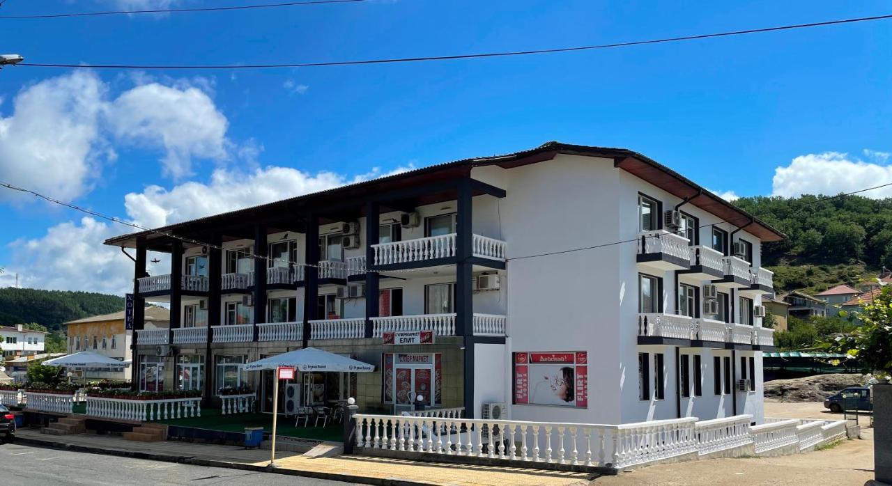 Hotel Elit Kirkovo  Kültér fotó