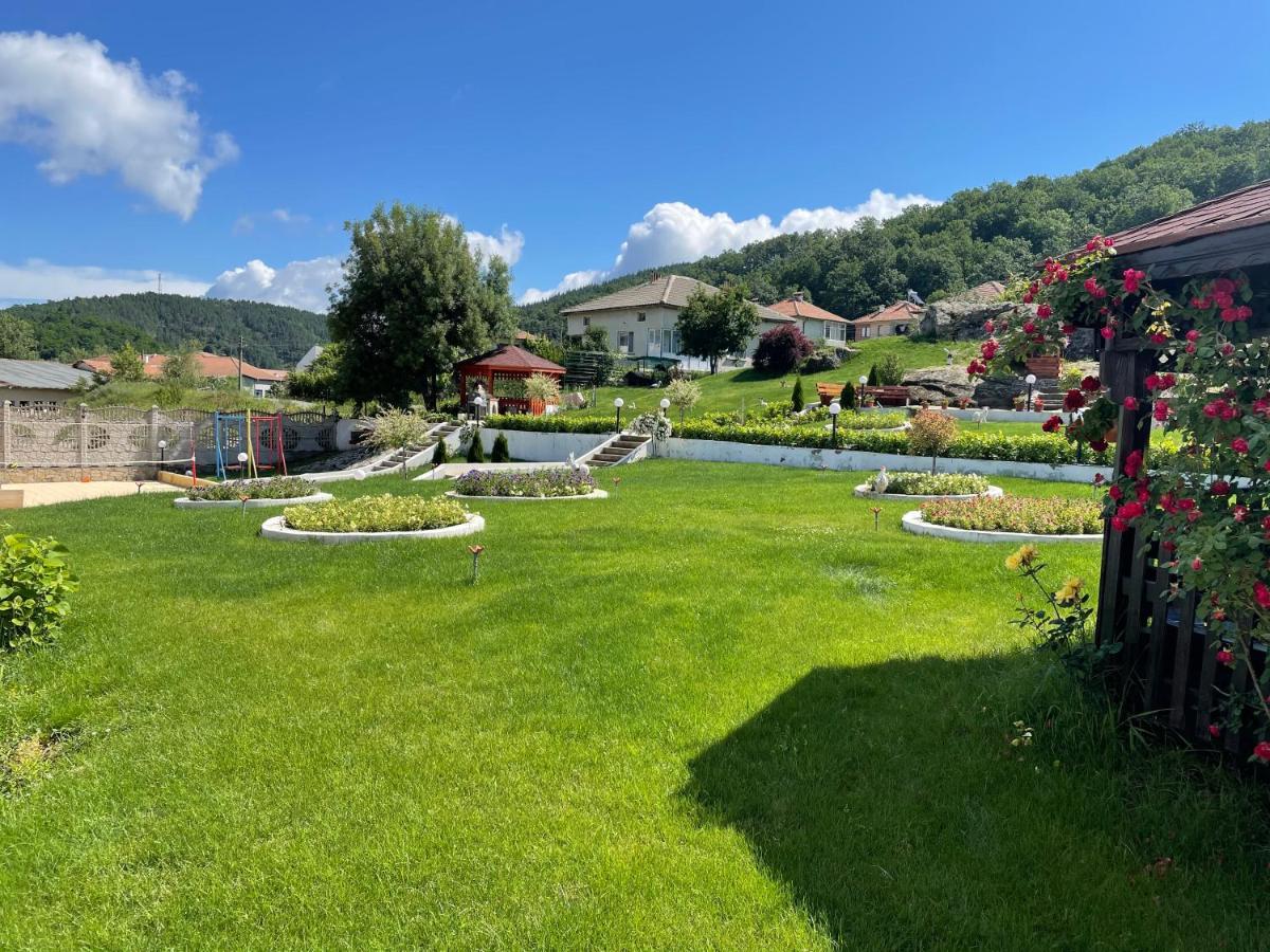 Hotel Elit Kirkovo  Kültér fotó