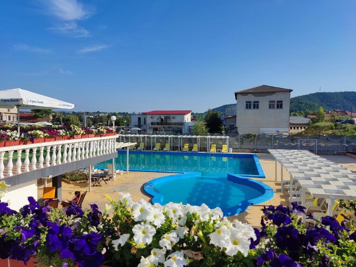 Hotel Elit Kirkovo  Kültér fotó