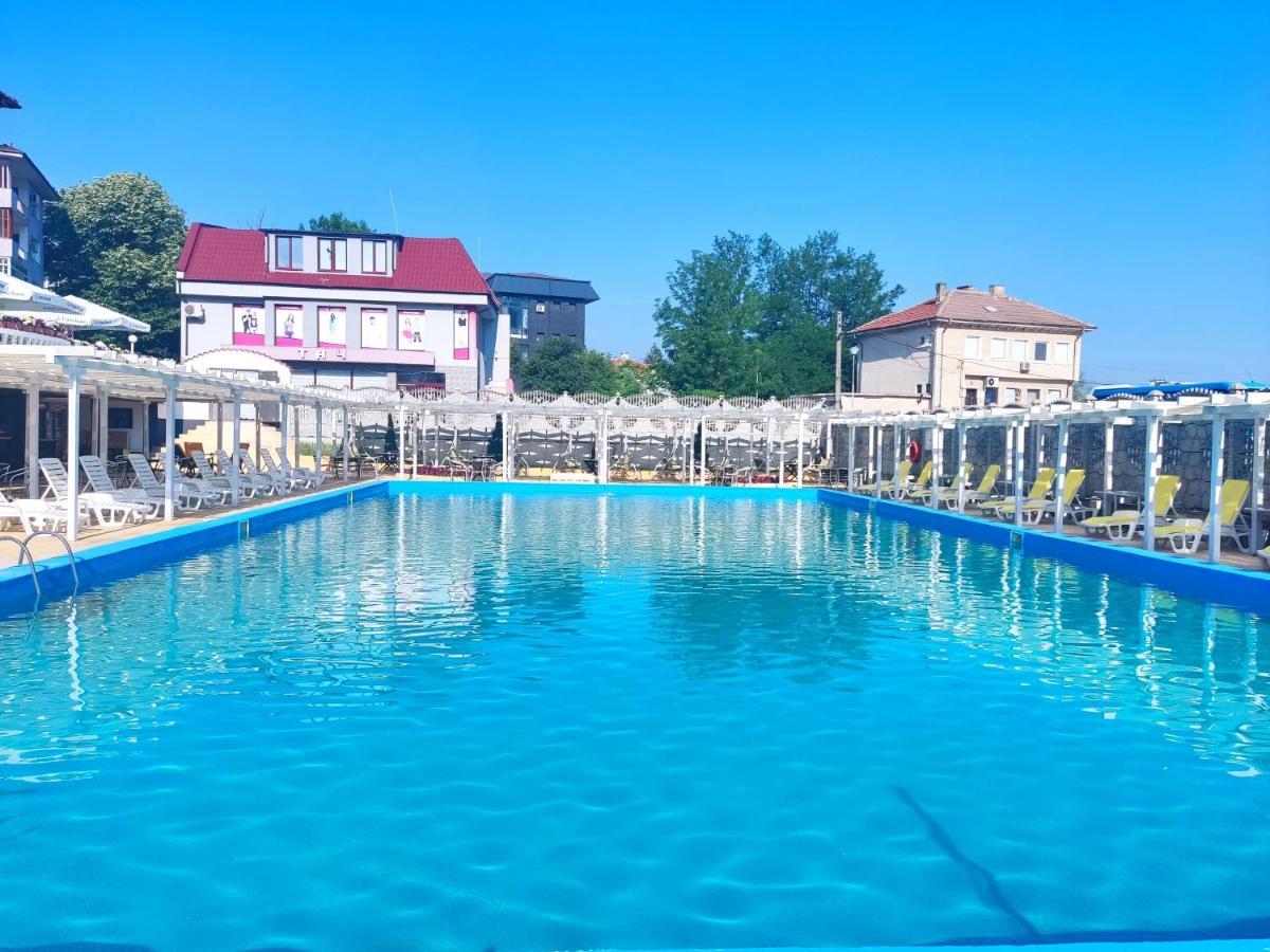 Hotel Elit Kirkovo  Kültér fotó