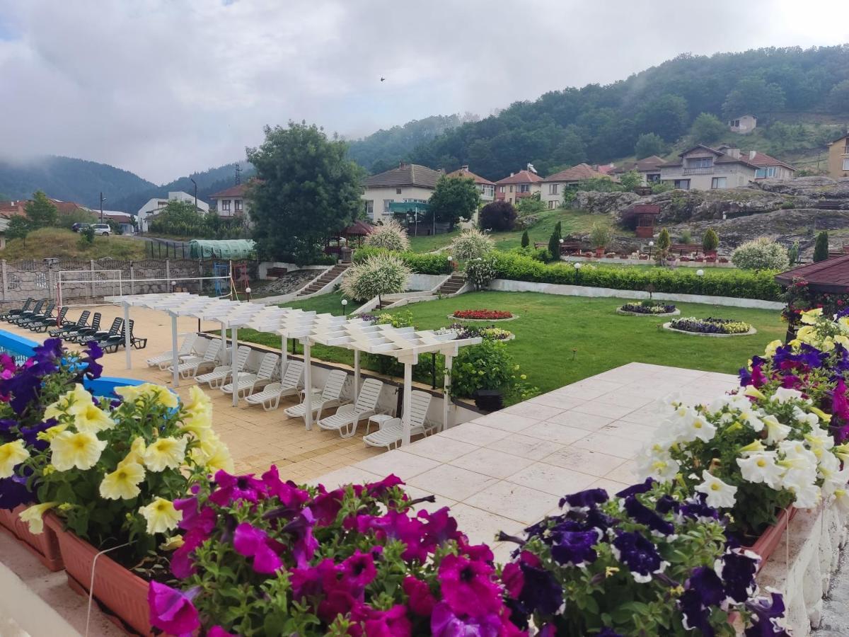 Hotel Elit Kirkovo  Kültér fotó